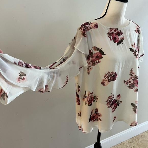 NWT Vince Camuto Cold-Shoulder Top, size L - Picture 5 of 10